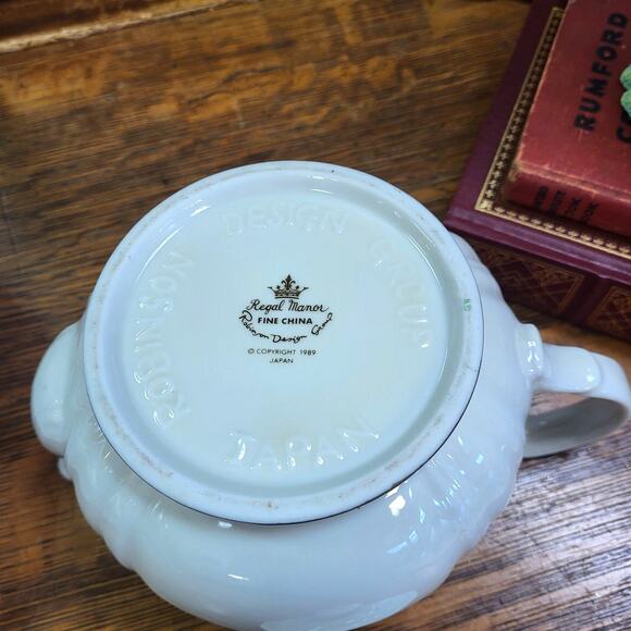 Regal Manor Fine China Teapot by Robinson Design Group, Made in Japan 1989 - Picture 10 of 10